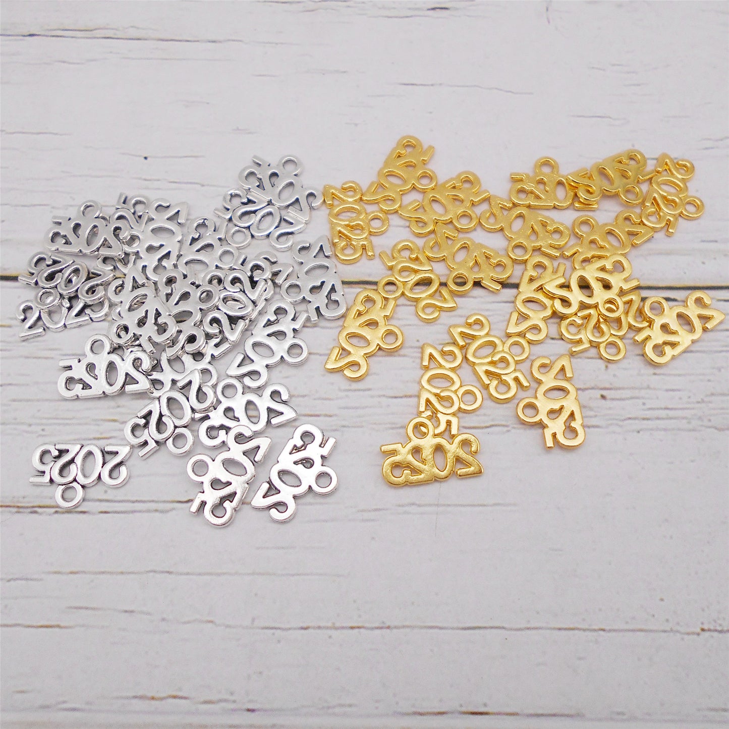 200 PCS 2025 Mixed Gold Antique Silver Color Year Number Charms Graduation Pendants for Necklace Earrings Bracelet Jewelry Making