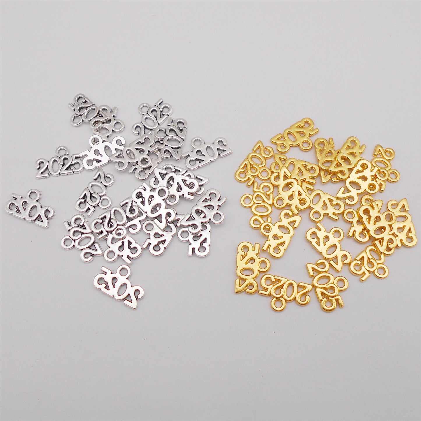 200 PCS 2025 Mixed Gold Antique Silver Color Year Number Charms Graduation Pendants for Necklace Earrings Bracelet Jewelry Making