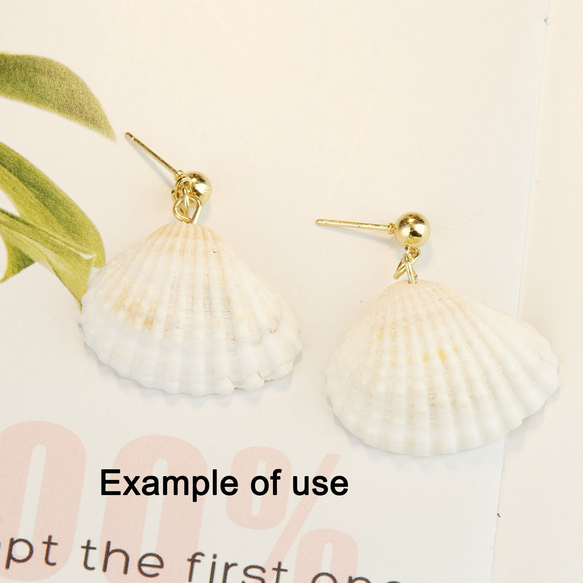 80g One Jar of Drilled Scallop Shell Sea Shell with Hole White for Craft DIY Jewelry Necklace Earring Bracelet Making Home Decoration Phone Frame Candle Making  2-2.5cm