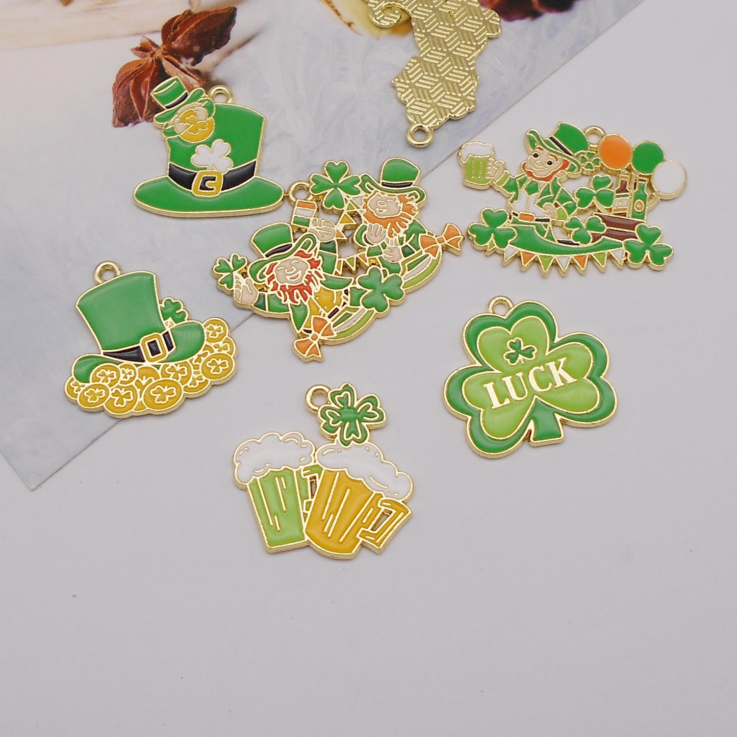 21pcs  Enamel Charms Alloy Shamrock St. Patrick's Day Pendant  for Jewelry Necklace Bracelet Earring Making Keychain Bookmark DIY Craft Findings