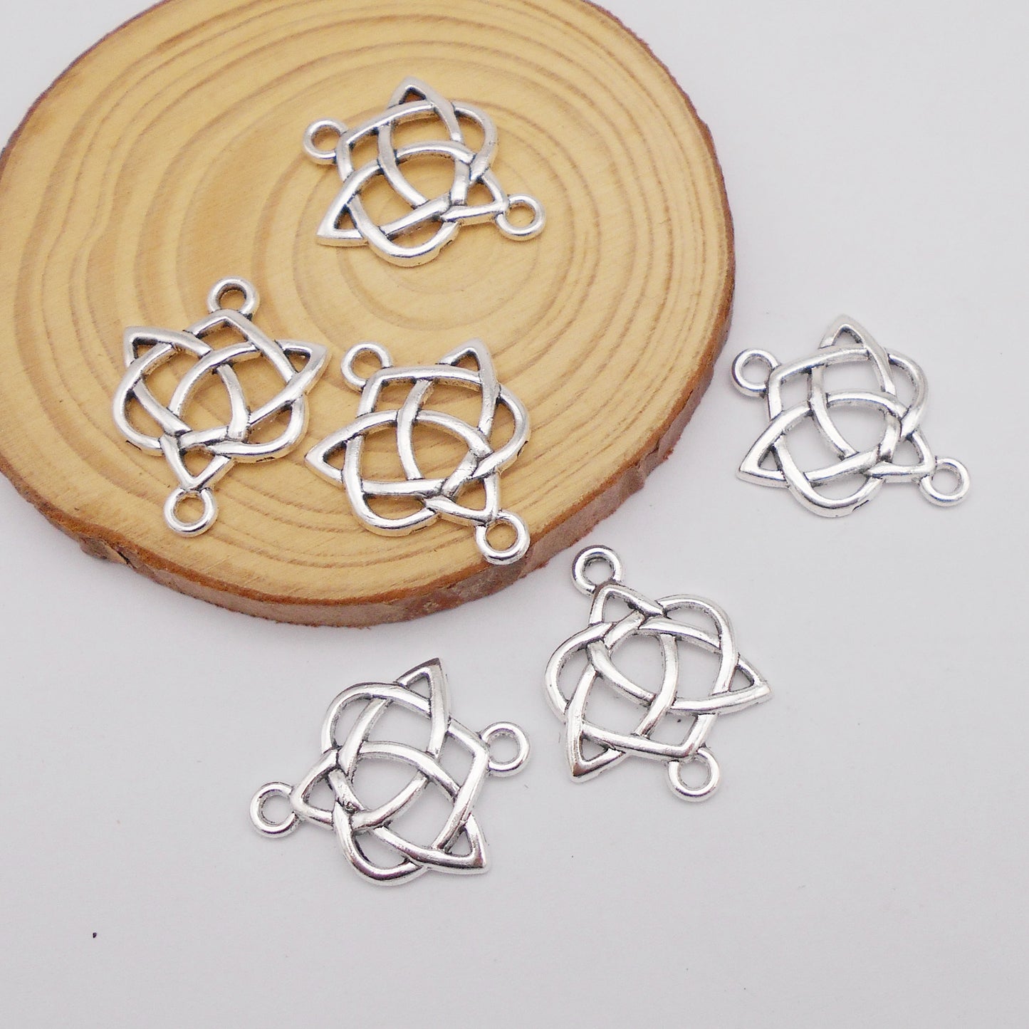 Antique Silver Alloy Chinese Knot Celtic Knot Celtic Knot Flower Link Pendant 30pcs/pack  Size 2.5*1.9cm