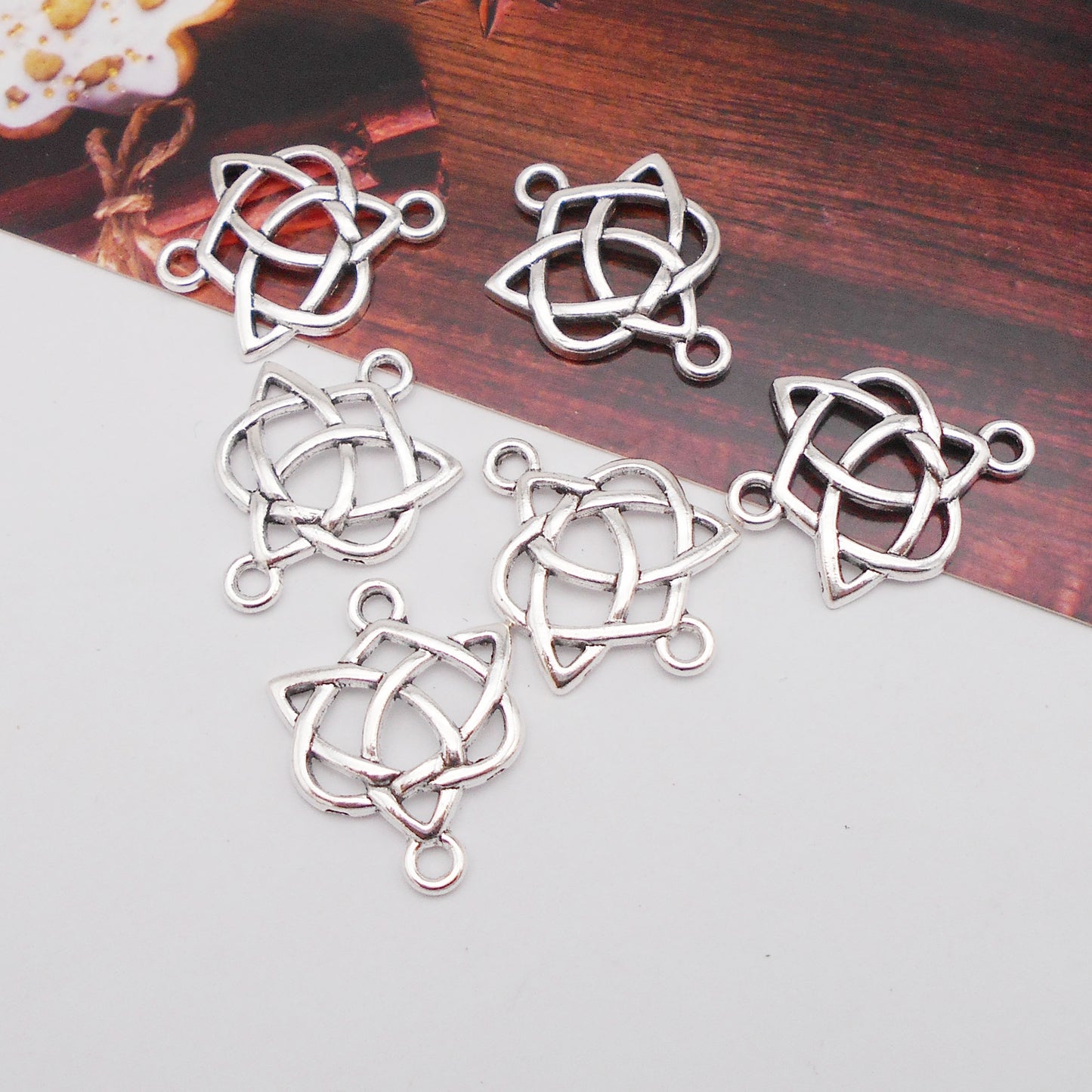 Antique Silver Alloy Chinese Knot Celtic Knot Celtic Knot Flower Link Pendant 30pcs/pack  Size 2.5*1.9cm