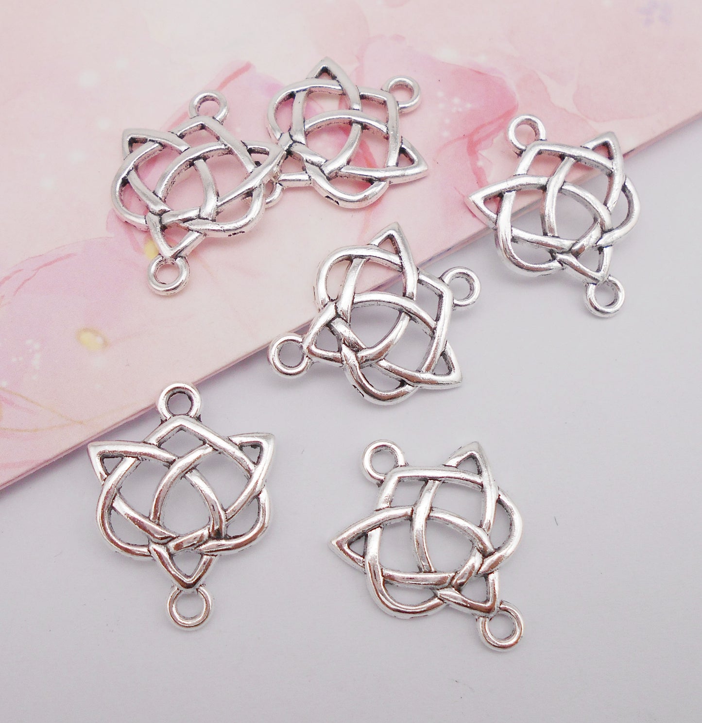 Antique Silver Alloy Chinese Knot Celtic Knot Celtic Knot Flower Link Pendant 30pcs/pack  Size 2.5*1.9cm