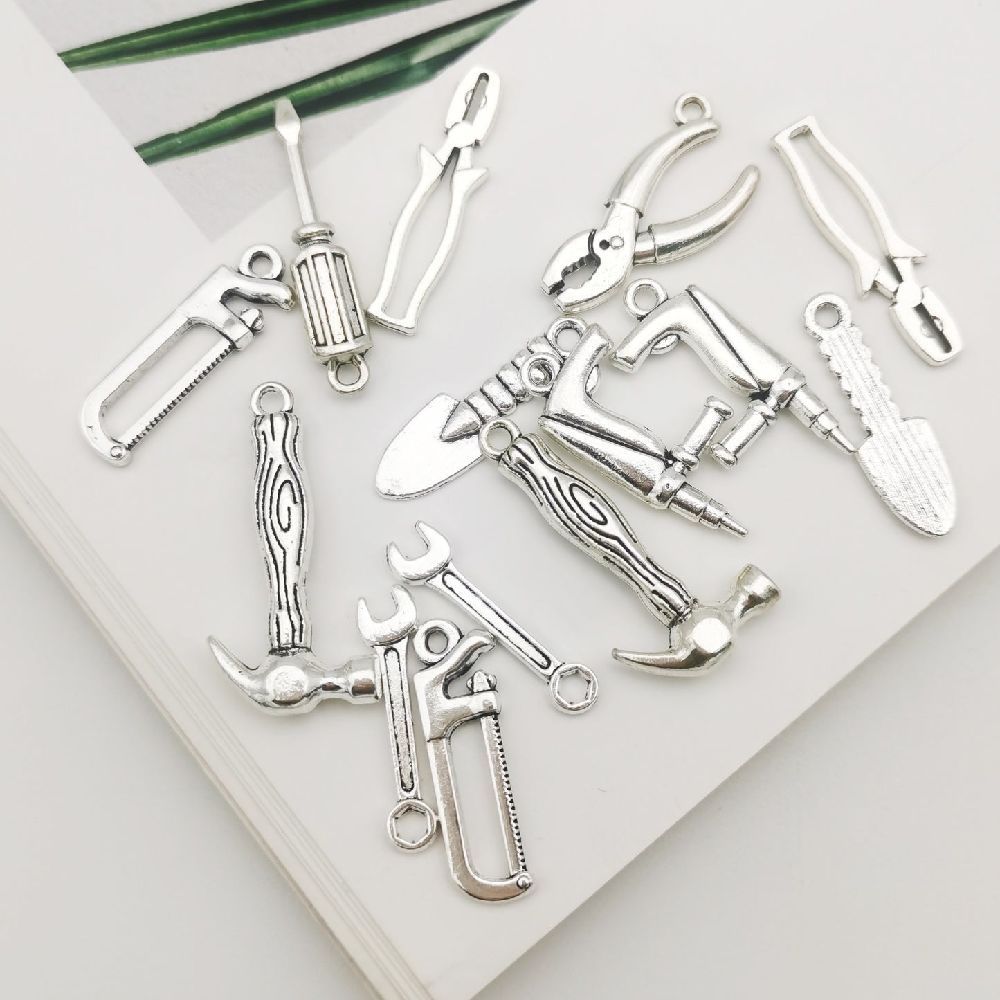 24pcs  Father's Day Tools  Charms Screwdriver Vise Hammer Saw Alloy Pendant for Jewelry Keychain Making DIY Craft