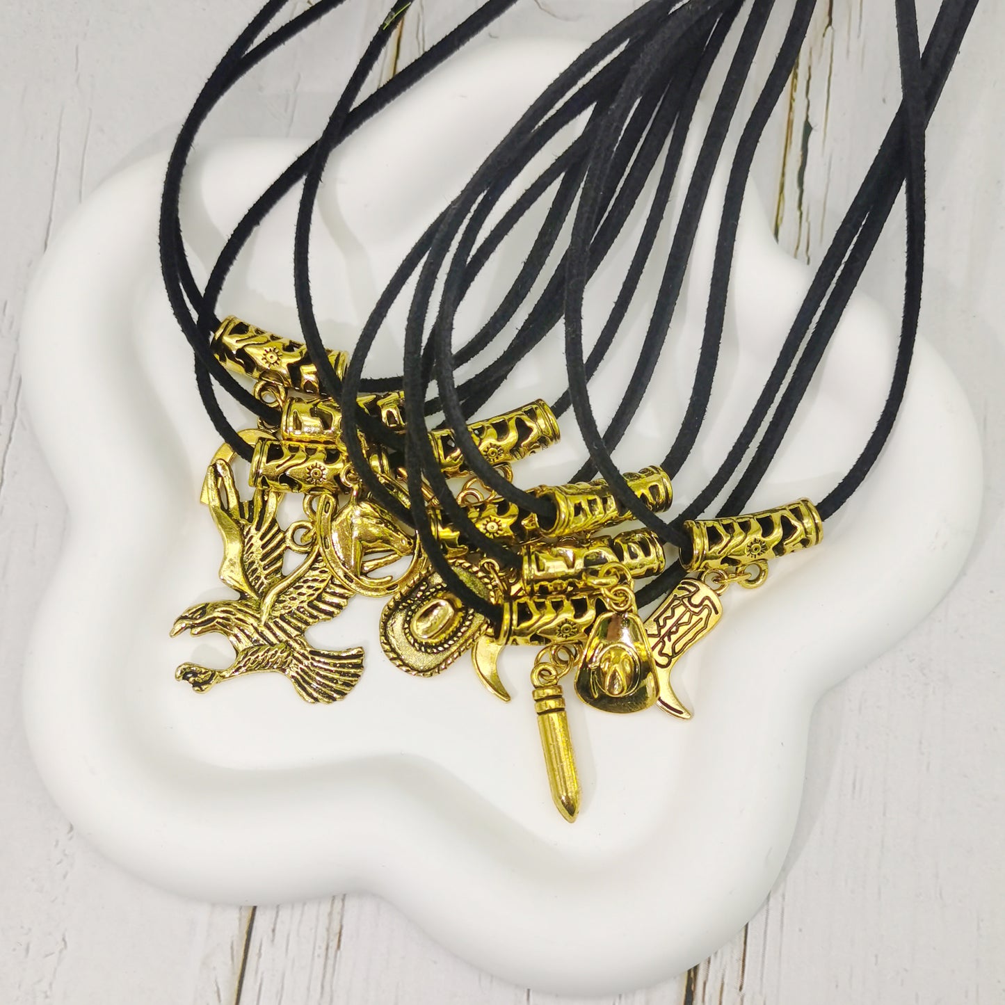 9pcs Western Cowgirl Necklace Antiqued Gold Color Cowboy Necklaces Alloy Boot Hats Eagles Pendant Necklace for Women Jewelry Gifts