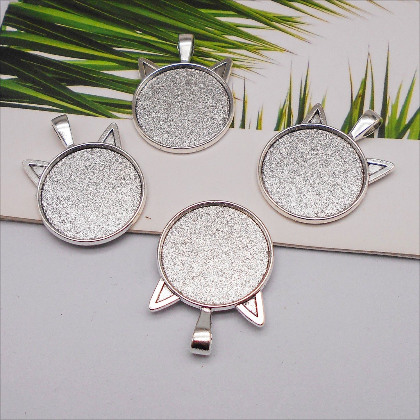 15Pcs Cat Bezel Blank Pendant  Dog Tray Setting Charm for Resin Jewelry Glass Cabochon Gemstone Cameo Photo Memory Necklace DIY Craft