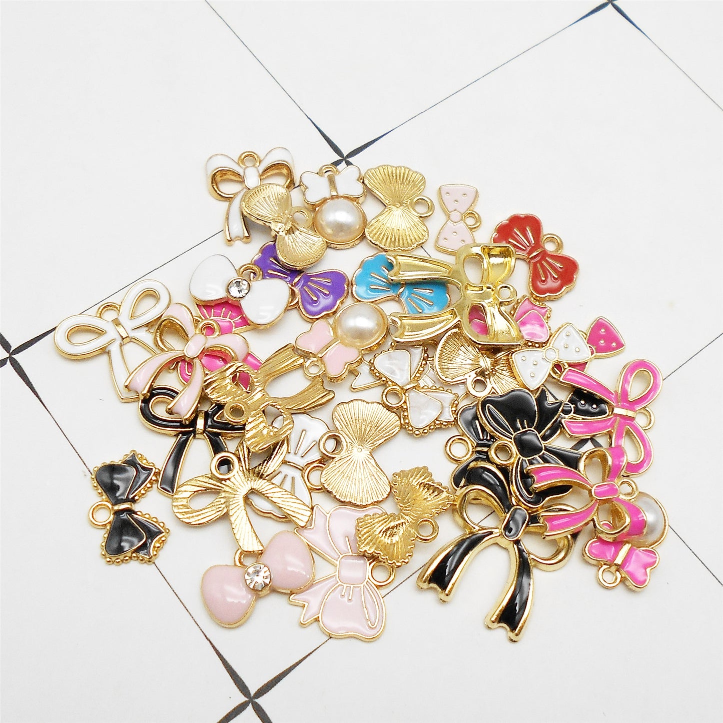 40pcs Fashion Enamel Bow Ribbon Bowtie Charms Pendants for Jewelry Necklace Bracelet Earrings Craft DIY Keychain Bookmark Making Accessories